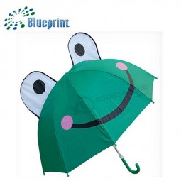 Kundenspezifische Regenschirme der grünen Froschkarikatur der Kinder
