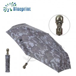 カスタムデザインのクールな男性の頭蓋骨の傘を販売してい
