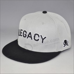 Snapback personnalisé broderie logo chapeau conception plate casquette