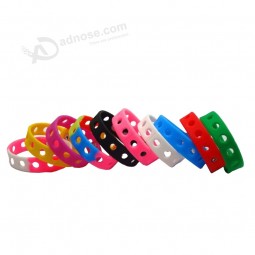 Breathable with Little Hole Silicone Wristband in Colorful for Sales