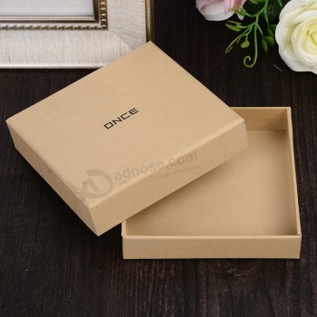 Caja de regalo de papel encantadora personalizada para empaquetar el logotipo uv de estampado en caliente de plata