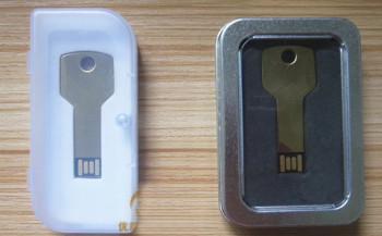 상자와 키 모양 USB 펜 드라이브에 대 한 로고와 함께 사용자 지정합니다