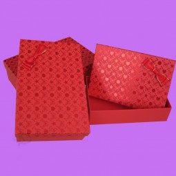 Nueva caja de regalo de carTón de chocolaTe de color rojo de moda