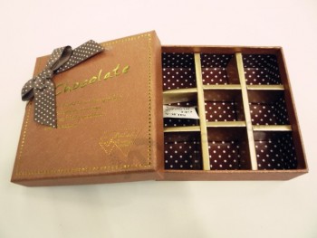 Nova caiXa de presenTe de papelão de ChocolaTe. moda com inserção de plásTico