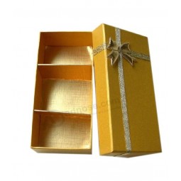 Caja de regalo de carTón de ChocolaTe. de color dorado
