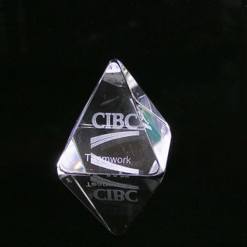 Diseño de moda regalos de pirámide de cristal Con el logotipo de chorro de arena