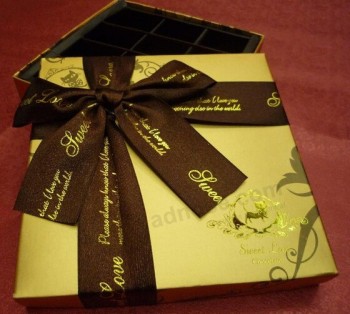 批发定制高-优质光泽金色艺术纸甜包装礼盒