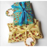 Petite boîte de cadeau de Noël en forme d'oreiller Coloré avec bowknot pour votre logo
