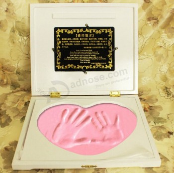 庄严的婚礼情人手印礼盒 (AC-022) 用于定制您的徽标