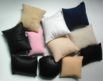 零售彩色天鹅绒枕头，用于手表或珠宝，可根据您的徽标定制