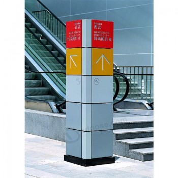 Centro commerciale pavimentazione galleria identità podio cartello direzionale totem