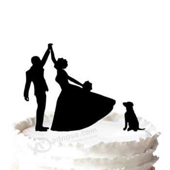 批发定制高-结束婚礼蛋糕轻便短大衣新娘和新郎highfive与拉布拉多狗