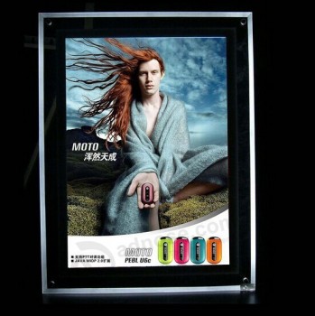 La pubblicità acrilica ha conDotto la scatola leggera esile con magnetico aperto