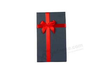 红色礼物前-绑缎带蝴蝶结 (CBB-2116) 用于您的徽标