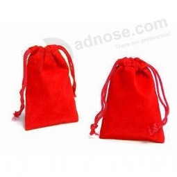 Kleine rode satijnen tas met trekkoord voor met uw logo