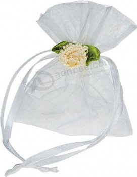 Hübsche weiße Organzasäckchen mit handgemachter Blume für Ihr Logo