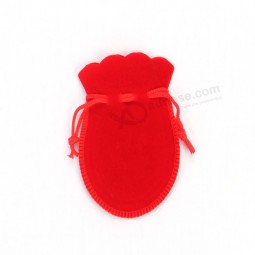 红色小天鹅绒小包带抽绳 (CVB-1013) 用于您的徽标