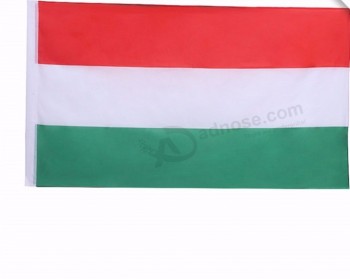 新しい来るカラフルなワイドストライプ格安カスタムフラッグハンガリー国旗を飛んで