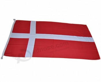 屋外バナーを振ってポリエステル赤い白のデンマークの旗を卸売