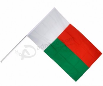 Bandeira barata da mão do poliéster do presente relativo à promoção para o esporte
