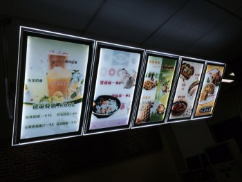 освещенная светом светодиодная подсветка меню светодиодная подсветка окна рекламных меню ресторана