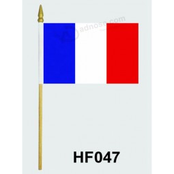 Drapeau de main de pays personnalisé en gros avec poteau de drapeau en bois à la main
