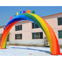 Arco inflable del arco iris colorido superventas para el partido