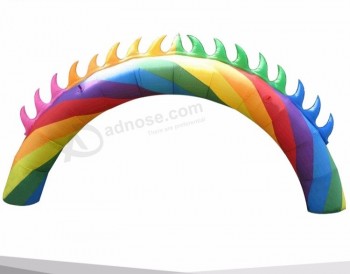 Arco gonfiabile a buon mercato arcobaleno fiamma per la vendita