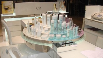 Attractive Countertop Display for Cosmetics, Makeup Display Organizer, Holder for Cosmetic