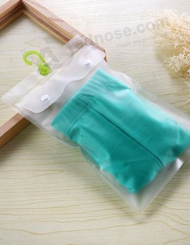 卸売カスタマイズ高-端緑の透明な下着プラスチック衣類フックバッグ