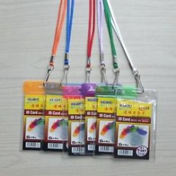 Portatarjetas personalizado de alta calidad del Cloruro de polivinilo del OEM con la correa del cuello del cordón