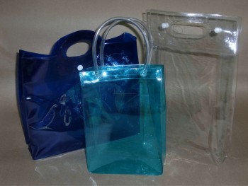 批发定制高品质生态-友好的透明PVC手提包，纽扣开合