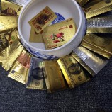 24K Naipes plásticos del dólar de póker del Cloruro de polivinilo de la hoja de oro