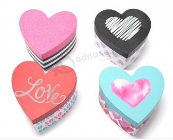 멀티-초콜릿에 대 한 심장 모양 종이 선물 상자를 디자인합니다