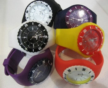 批发定制顶级品质最新设计多彩硅胶运动手表
