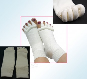 2017 Cheap Prices Fashion Soft Foot Alignment Socks Wholesale (D1)
