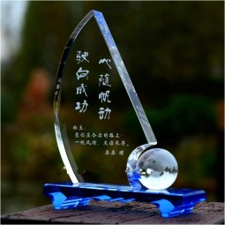 оптовые подгонянные высокие-конец уникальный дизайн синий кристалл трофей для сувениров и победителей