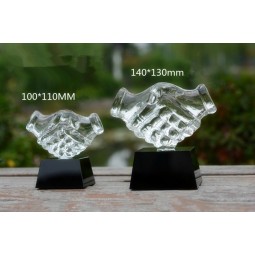 2017 Wholesale customized high-end Glass Hand Award Business Gifts Shaking Hands Crystal Trophy