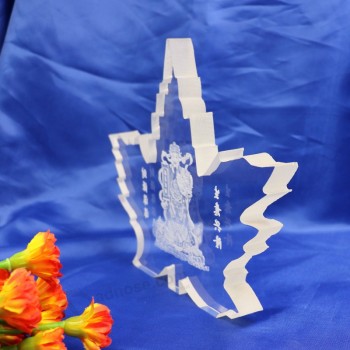 2017 оптовые подгонянные высокие-конец выгравированный кленовый лист формы хрустальная табличка трофей награда за сувенир.