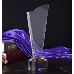 A buon mercato all'ingrosso k9 crystal trofeo premio shield per souvenir regalo