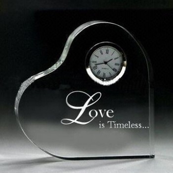 Prix de trophée en verre de cristal de bureau en forme de coeur avec l'horloge bon marché en gros