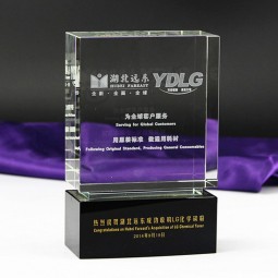 Cheap Wholesale Crystal Glass Trophy Award with Sandblasting and Colored