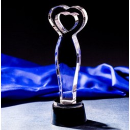 Premio de trofeo de cristal barato personalizado con diseño de corazón