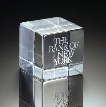 Trofeo de cubo de cristal de gran tamaño con 3d láser grabado barato al por mayor