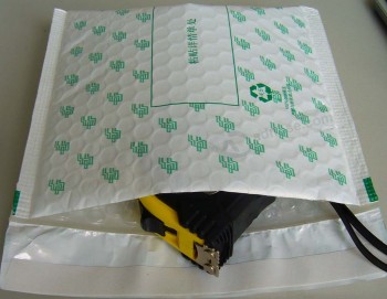 Sacchetto di spedizione di carta kraft all'ingrosso con pad per rivenditore