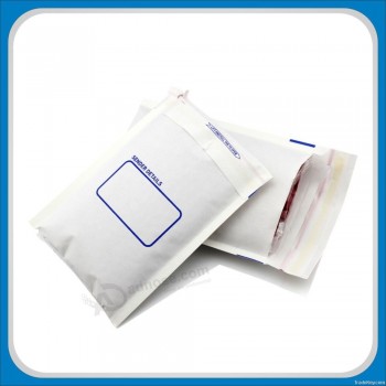 Sacchetto di spedizione di carta kraft bianco personalizzato a buon mercato con pad per rivenditore