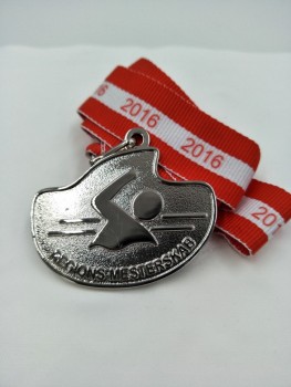 Promoción de metal esmaltado medalla con cordón barato al por mayor