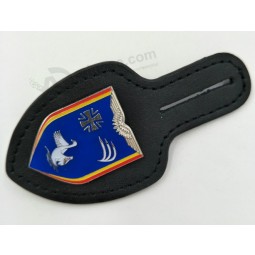Cheap Wholesale Leather Keyring with Enamelled Emblem Badge Custom
