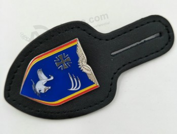 Cheap Wholesale Leather Keyring with Enamelled Emblem Badge Custom
