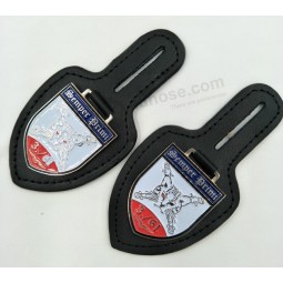 Billige Großhandel Leder Schlüsselanhänger mit Emaille Abzeichen